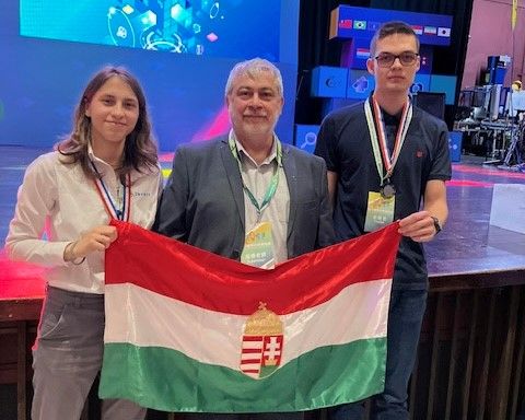 Tóth Béla profil kép