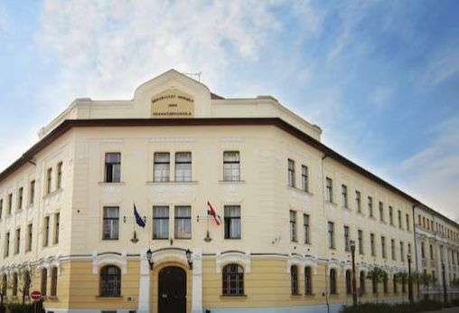 Intézmény épület